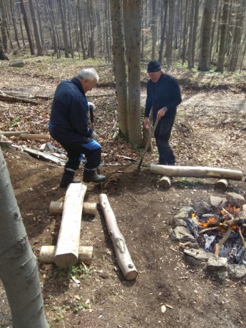 201904010 Montáż stola
